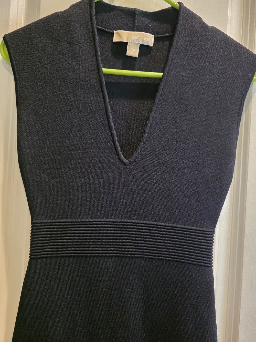 Classic Black V Neck By Michael Kors. Stretch Knit Sz XS Midi Bodycon - Picture 2 of 13